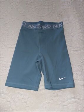 Nike Pro Women’s Light Green Compression Shorts EUC XS